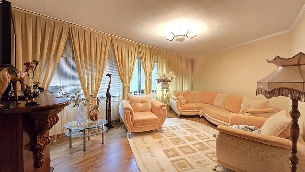 5-к квартира, 71 кв.м., Россия, Курская область, Курский Район, Маршала Жукова Поселок, д.1/2